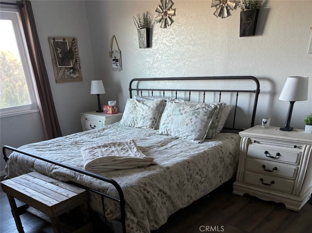 https://media.crmls.org/medias/e0b14897-1ab9-4cb9-a86e-353d20b85be3.jpg?preset=X-Large