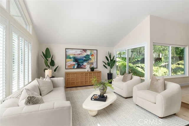 17 Silver Crescent, Irvine CA: https://media.crmls.org/medias/e0b1624a-5845-41b4-9e22-a4f45f3e892d.jpg
