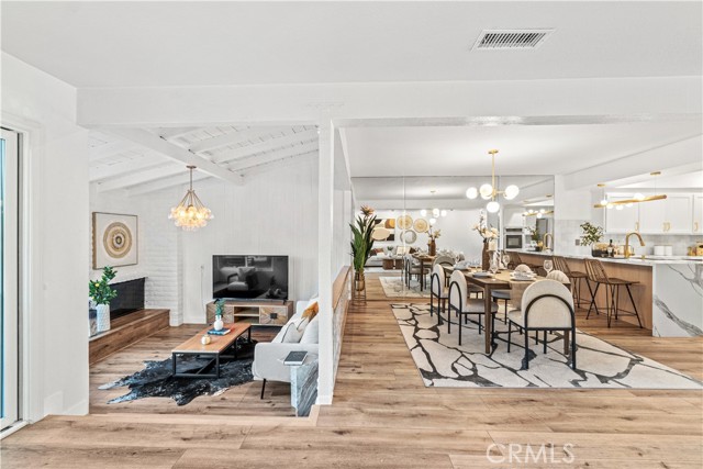 Detail Gallery Image 6 of 32 For 520 Cancha, Newport Beach,  CA 92660 - 3 Beds | 2/1 Baths