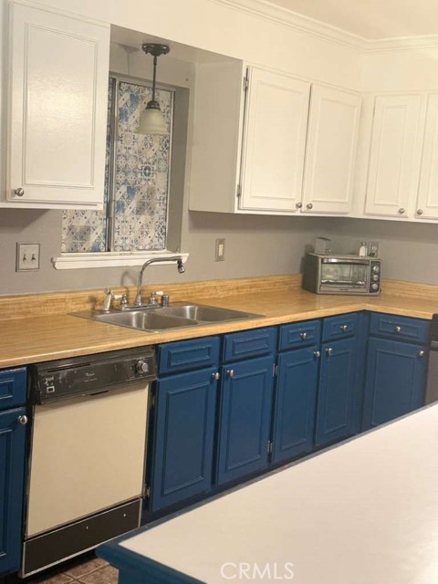 Detail Gallery Image 6 of 9 For 5055 E Avenue R12, Palmdale,  CA 93552 - 4 Beds | 2 Baths