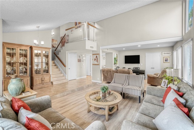 Detail Gallery Image 4 of 29 For 4387 Leatherwood Ct, Camarillo,  CA 93012 - 4 Beds | 2/1 Baths