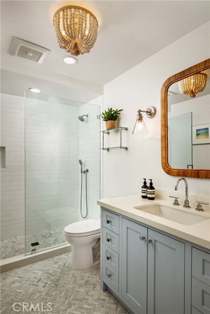 Detail Gallery Image 24 of 29 For 1720 Oak Ave, Manhattan Beach,  CA 90266 - 4 Beds | 3/1 Baths