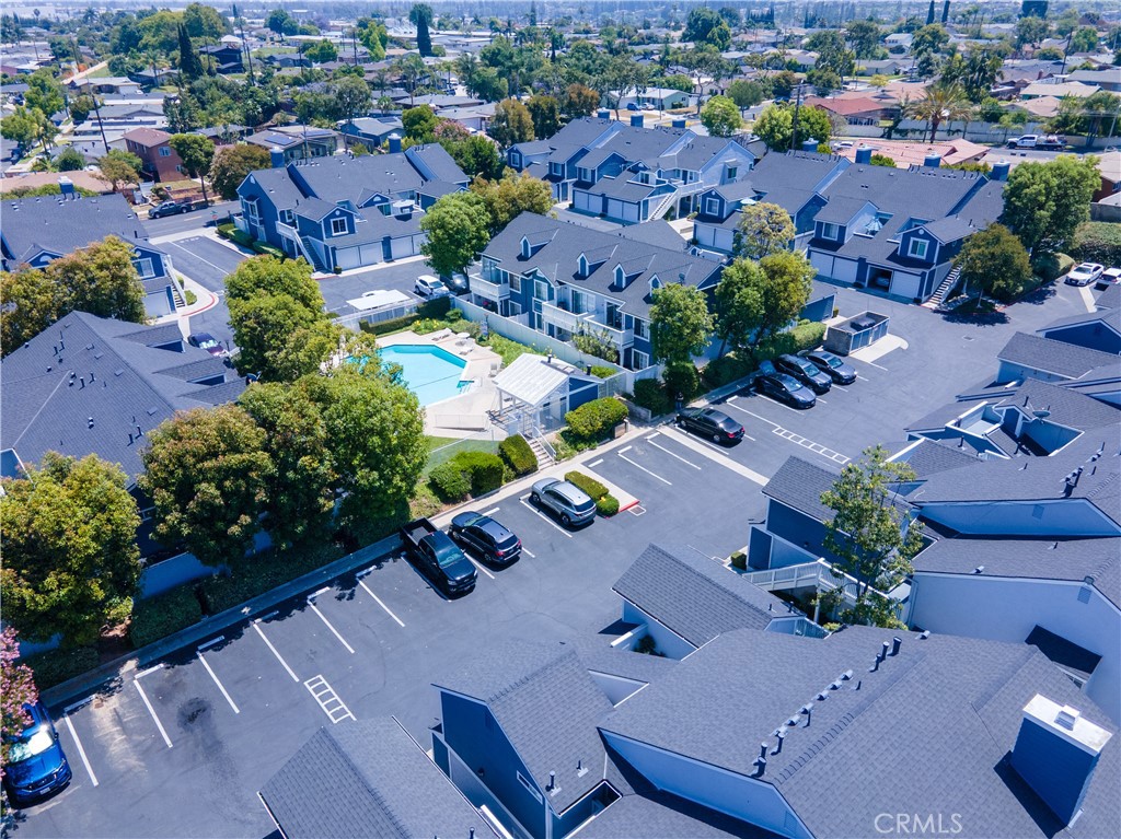 https://media.crmls.org/medias/e0b4f704-ce63-4a7c-8727-f4cebdf78cf6.jpg?preset=X-Large