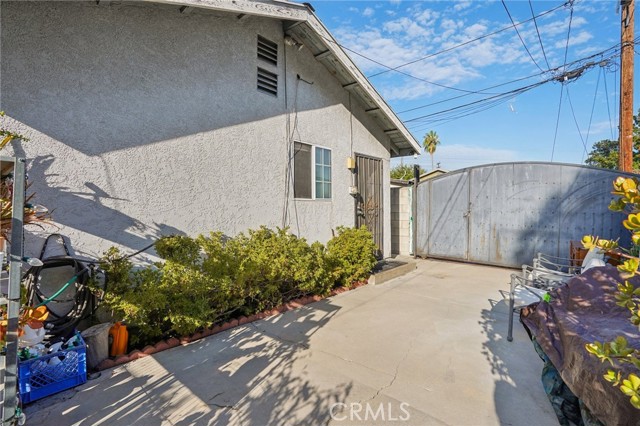 5810 Denny Avenue, North Hollywood CA: https://media.crmls.org/medias/e0b62d40-2027-4753-a361-c01f9d515a4b.jpg