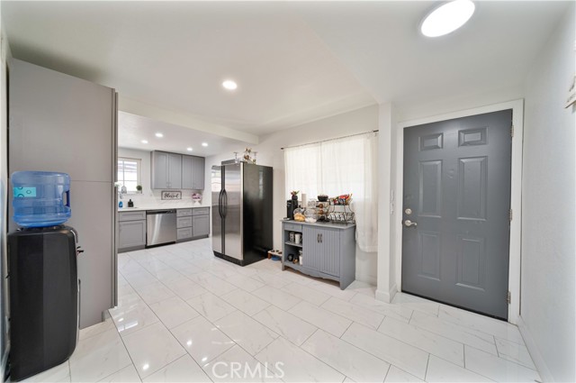 Detail Gallery Image 3 of 20 For 371 S Alexander Ave, Upland,  CA 91786 - 3 Beds | 2 Baths