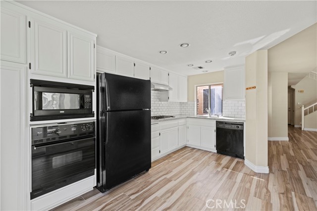 25815 Dickens Court, Stevenson Ranch CA: https://media.crmls.org/medias/e0b78b26-b903-49b1-8a96-24439bd58454.jpg