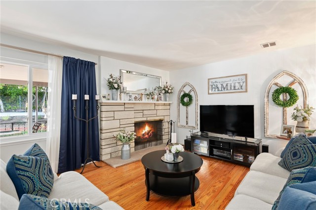 Detail Gallery Image 10 of 27 For 11917 Paso Robles, Granada Hills,  CA 91344 - 3 Beds | 2 Baths