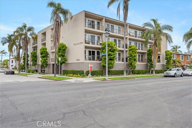 Detail Gallery Image 1 of 34 For 5301 E the Toledo #106,  Long Beach,  CA 90803 - 1 Beds | 1 Baths