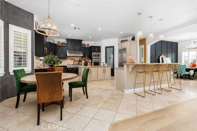 Stunning kitchen with kitchen nook a breakfast bar area