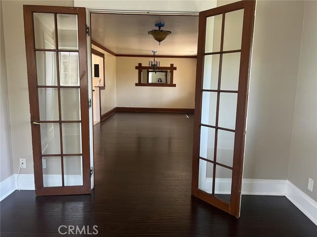 1961 Navarro Avenue, Pasadena CA: https://media.crmls.org/medias/e0b859b3-bae0-4d39-9496-15fe1401e4c1.jpg