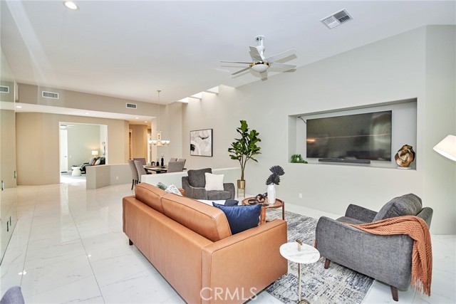 44980 Olympic Court, Indian Wells CA: https://media.crmls.org/medias/e0b87eb6-e090-46ee-83d4-a0c0681f927a.jpg