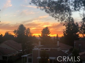 https://media.crmls.org/medias/e0b8a64f-0322-4fea-8b6d-64921223eaf6.jpg?preset=X-Large
