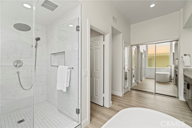 16 Harrisburg, Irvine CA: https://media.crmls.org/medias/e0b91fee-d3de-4345-ae51-955d0c985f2d.jpg