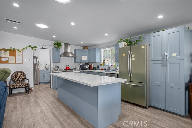 Detail Gallery Image 6 of 44 For 9600 Amboy Ave, Pacoima,  CA 91331 - 7 Beds | 6 Baths