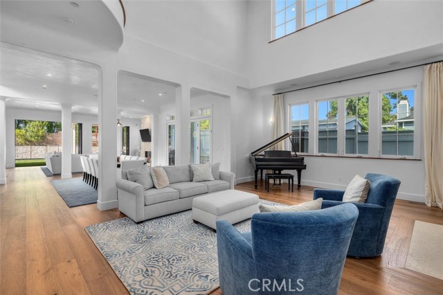 1757 8th Street, Manhattan Beach CA: https://media.crmls.org/medias/e0b92bad-f26d-4f60-ba2c-efc9d4b87a3b.jpg