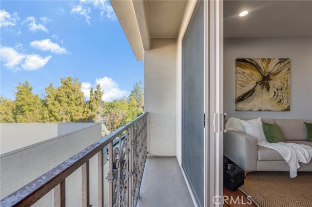 Detail Gallery Image 7 of 32 For 4550 Coldwater Canyon Ave #303,  Studio City,  CA 91604 - 3 Beds | 2 Baths