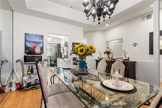 Detail Gallery Image 13 of 66 For 10626 Valley Spring #103,  Toluca Lake,  CA 91602 - 2 Beds | 2 Baths