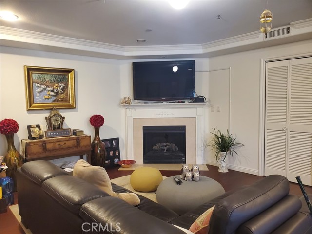 700 S Ardmore Avenue 403 Los Angeles, California One of the best quality Architectural condo in the area with easy access garage and interior design fit to every age group. Best interior with crown molding raised panel interior doors. Open air hallway and double pane glasses. The kitchen is equipped with GE stainless appliances, all kitchen
cabinets are finished with Brazilian Cherry oak customs handcrafted. Steel frame structure, steel plate, steel rebar and concrete. Bracers to
withstand the strength of an earthquake. guest parking, recessed lights.
interior paint will be done