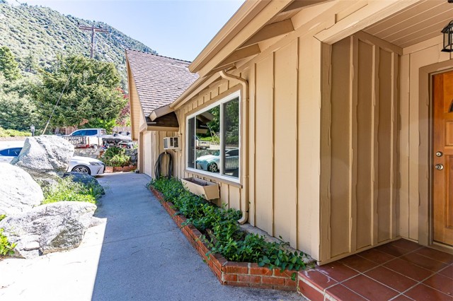 Detail Gallery Image 5 of 38 For 7605 Mt Baldy Rd, Mt Baldy,  CA 91759 - 3 Beds | 3 Baths