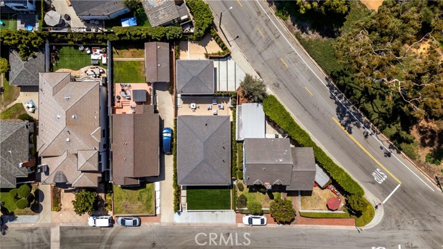2605 N Poinsettia Avenue, Manhattan Beach CA: https://media.crmls.org/medias/e0bb48a8-f332-46b6-bd54-56c4deea51f5.jpg
