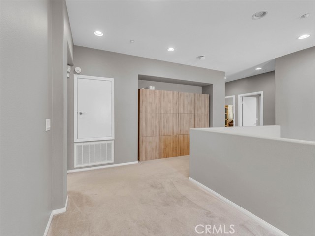 5637 Como Circle, Woodland Hills CA: https://media.crmls.org/medias/e0bb60e4-ccca-4fbb-8406-cb2a384b5710.jpg