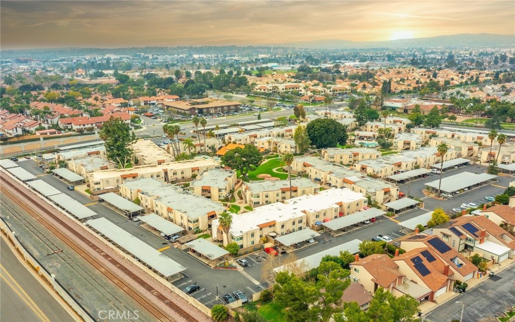 https://media.crmls.org/medias/e0bc07aa-3716-4003-a4b1-99e7ff2a0a6b.jpg?preset=X-Large