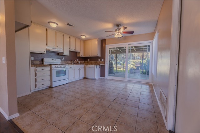 Detail Gallery Image 10 of 20 For 1103 Roosevelt, Lake Elsinore,  CA 92530 - 3 Beds | 1/1 Baths