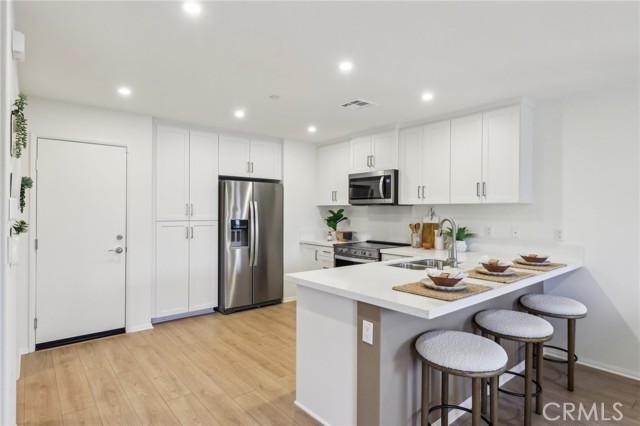 6392 Sierra Vista Lane, Fontana CA: https://media.crmls.org/medias/e0bc70b6-9773-4ed5-a7ee-dd3bc5baa346.jpg