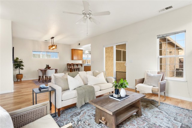 Detail Gallery Image 4 of 30 For 2749 Ceanothus Ave, Chico,  CA 95973 - 3 Beds | 3 Baths