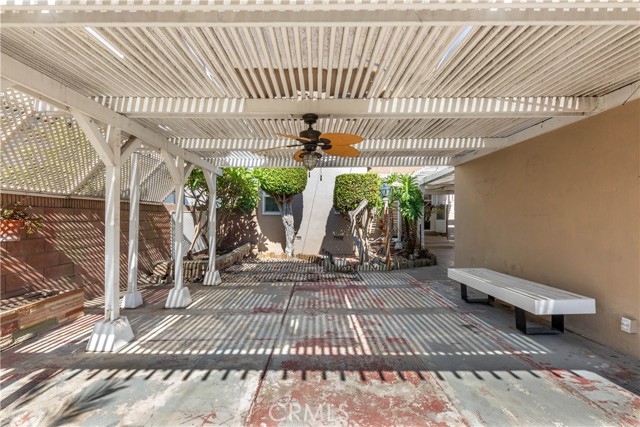 3139 Chestnut Avenue, Long Beach CA: https://media.crmls.org/medias/e0bdc653-bc81-41e0-bc62-fee379df9f45.jpg