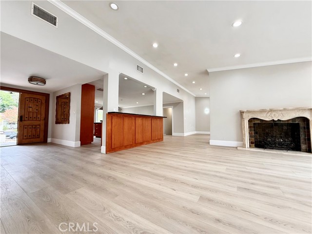 Detail Gallery Image 10 of 72 For 24204 Calvert, Woodland Hills,  CA 91367 - 6 Beds | 3 Baths