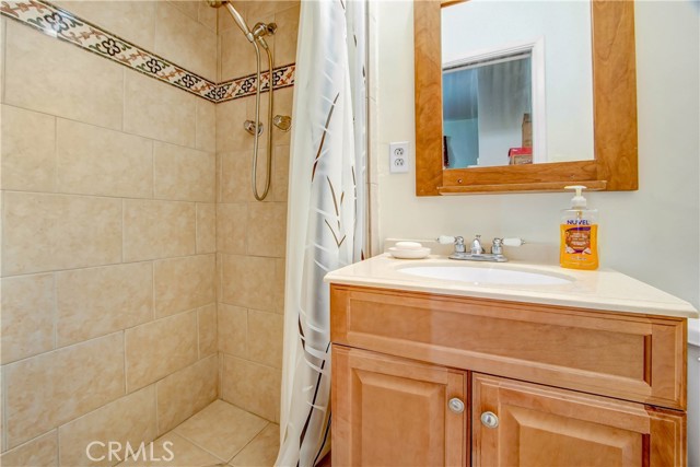 Detail Gallery Image 13 of 15 For 18003 Saticoy St, Reseda,  CA 91335 - 3 Beds | 2 Baths
