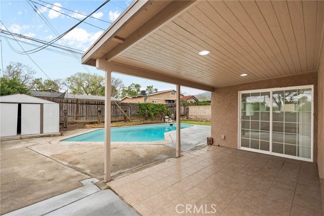 4896 N E Street, San Bernardino CA: https://media.crmls.org/medias/e0be0008-81f6-4942-8184-6aa6d09c4948.jpg