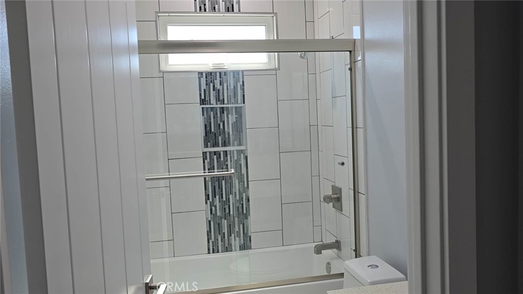 https://media.crmls.org/medias/e0bf2cf0-3936-4750-8ef2-f542ba94cdce.jpg?preset=X-Large