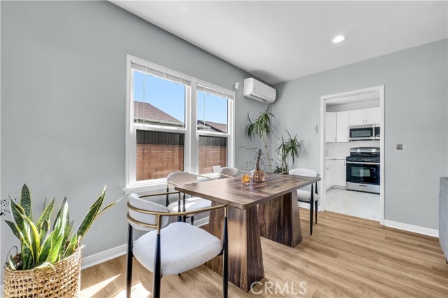 Detail Gallery Image 8 of 28 For 462 W Orange Grove, Pomona,  CA 91768 - 3 Beds | 2 Baths