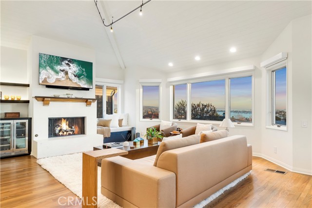 Detail Gallery Image 8 of 51 For 520 Kings, Newport Beach,  CA 92663 - 4 Beds | 4 Baths