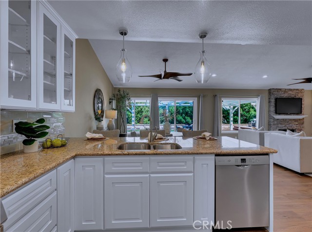 22182 Platino, Mission Viejo CA: https://media.crmls.org/medias/e0bfc396-c423-48d5-a4d5-c2cab9e028e5.jpg
