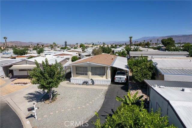 575 S Lyon, Hemet CA: https://media.crmls.org/medias/e0c03212-18c0-47ae-849c-0f3fa5a5b421.jpg