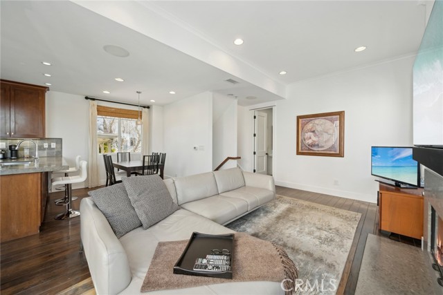 Detail Gallery Image 8 of 24 For 417 1/2 Poinsettia Ave, Corona Del Mar,  CA 92625 - 2 Beds | 2/1 Baths