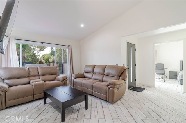 Detail Gallery Image 6 of 32 For 15931 Foothill, –,  CA 91342 - 3 Beds | 2 Baths