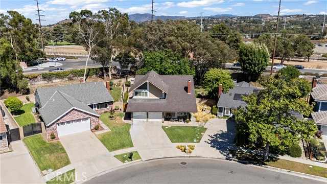 6316 E Woodsboro Avenue, Anaheim Hills CA: https://media.crmls.org/medias/e0c1fd5e-a478-4394-8a8a-b23a58a7f499.jpg