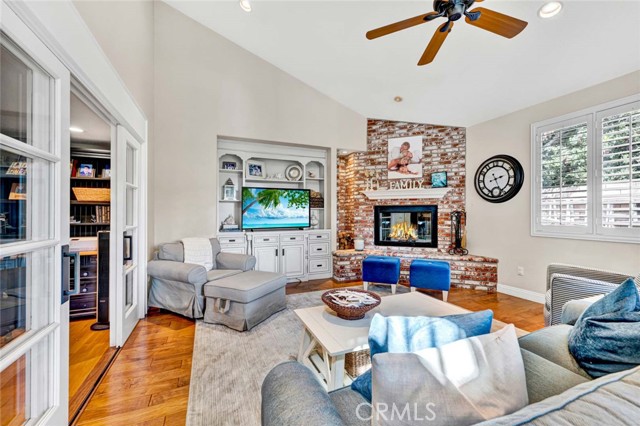 Image 14 of 60 For 20012 Mural Circle