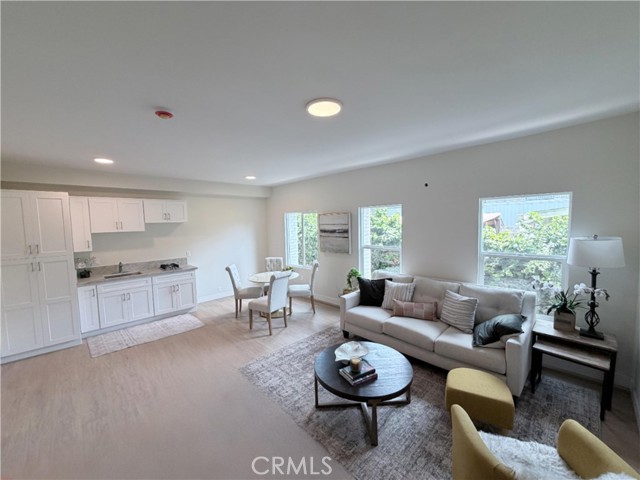 Detail Gallery Image 2 of 9 For 125 W Chestnut St #101,  Glendale,  CA 91204 - 1 Beds | 1 Baths