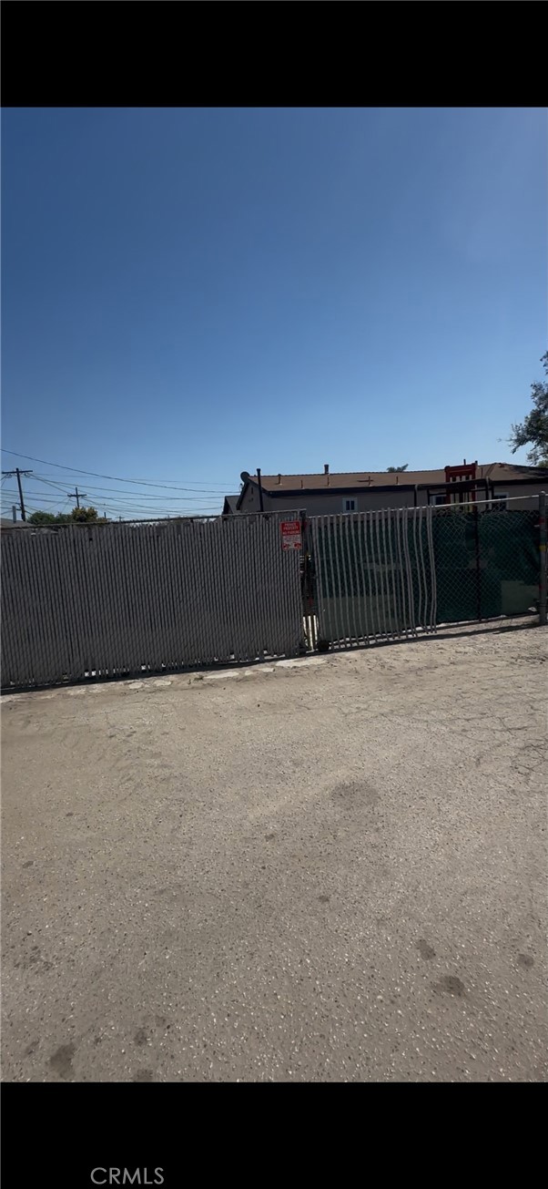 8920 Avalon Boulevard, Los Angeles CA: https://media.crmls.org/medias/e0c3b332-192b-41e8-a3b3-04a5628891e3.jpg