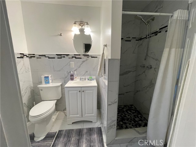 10443 Woodley Avenue, Granada Hills CA: https://media.crmls.org/medias/e0c4eb16-ce19-4931-b100-e7d7dce062ed.jpg