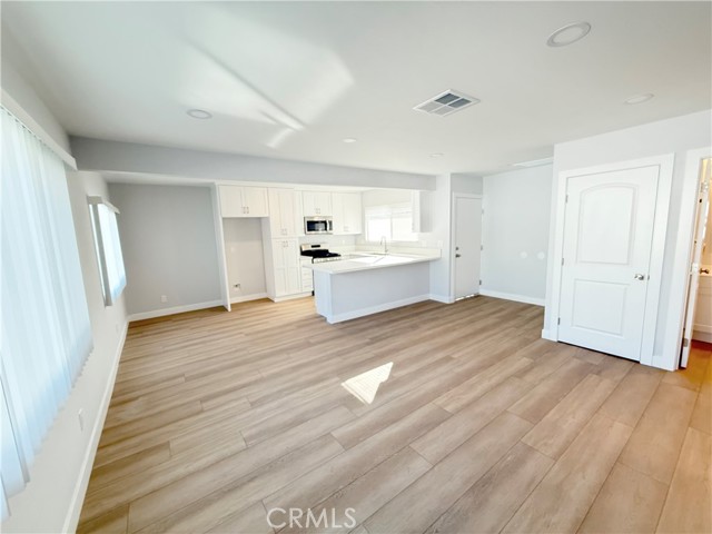 Detail Gallery Image 1 of 10 For 919 E Acacia Ave #M,  Glendale,  CA 91205 - 2 Beds | 2 Baths