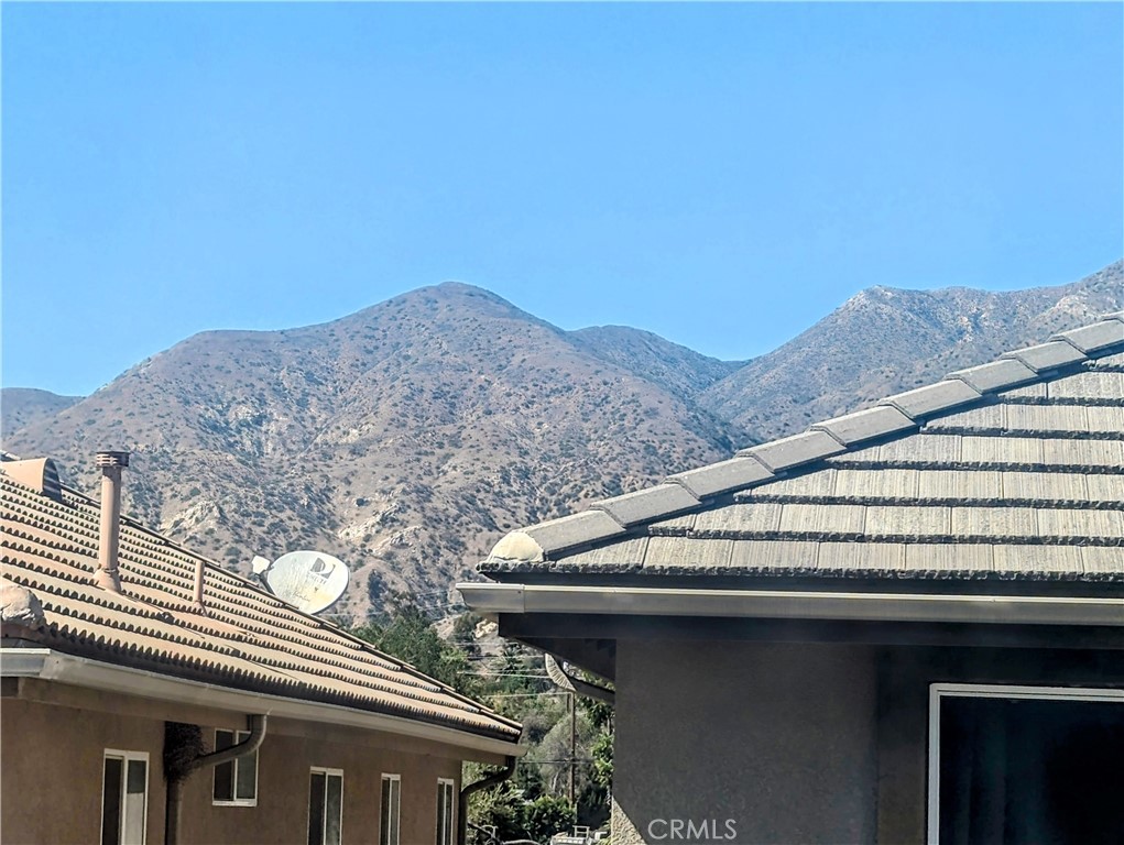 https://media.crmls.org/medias/e0c5332a-0c84-4d54-8680-5960871f4933.jpg?preset=X-Large