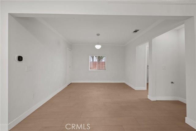 5025 Noble Avenue, Sherman Oaks CA: https://media.crmls.org/medias/e0c664d8-5260-4501-9477-0e4921ee2ba3.jpg