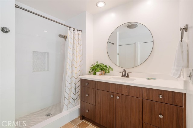 24101 Philiprimm Street, Woodland Hills CA: https://media.crmls.org/medias/e0c6c017-185d-4851-98ed-e48a88350fc2.jpg