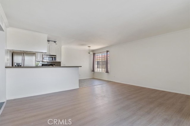 Detail Gallery Image 11 of 21 For 18640 Collins St #220,  Tarzana,  CA 91356 - 2 Beds | 2 Baths
